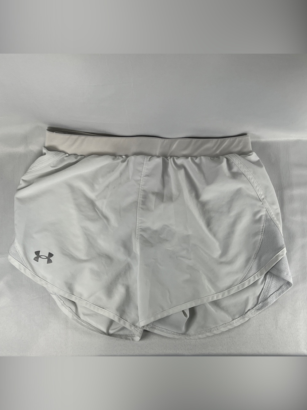 Under Armour Shorts Women's Size Small White Activewear